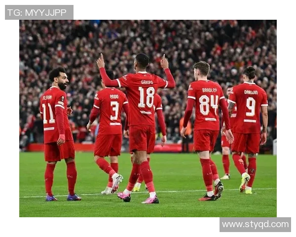 曼联与利物浦在欧联杯的巅峰对决引发球迷热议与期待